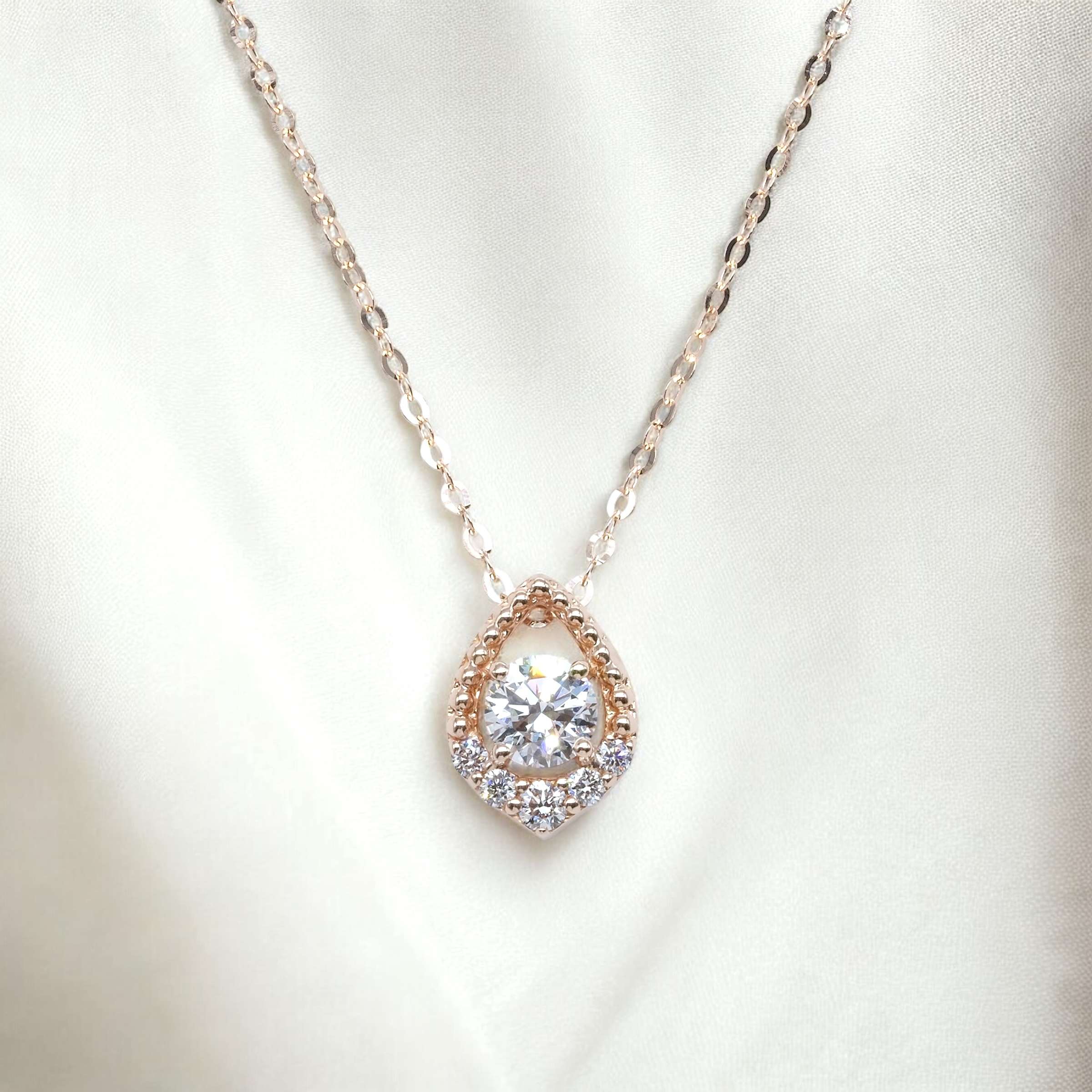 Dewdrop Round Solitaire Pendant Necklace FDP2258