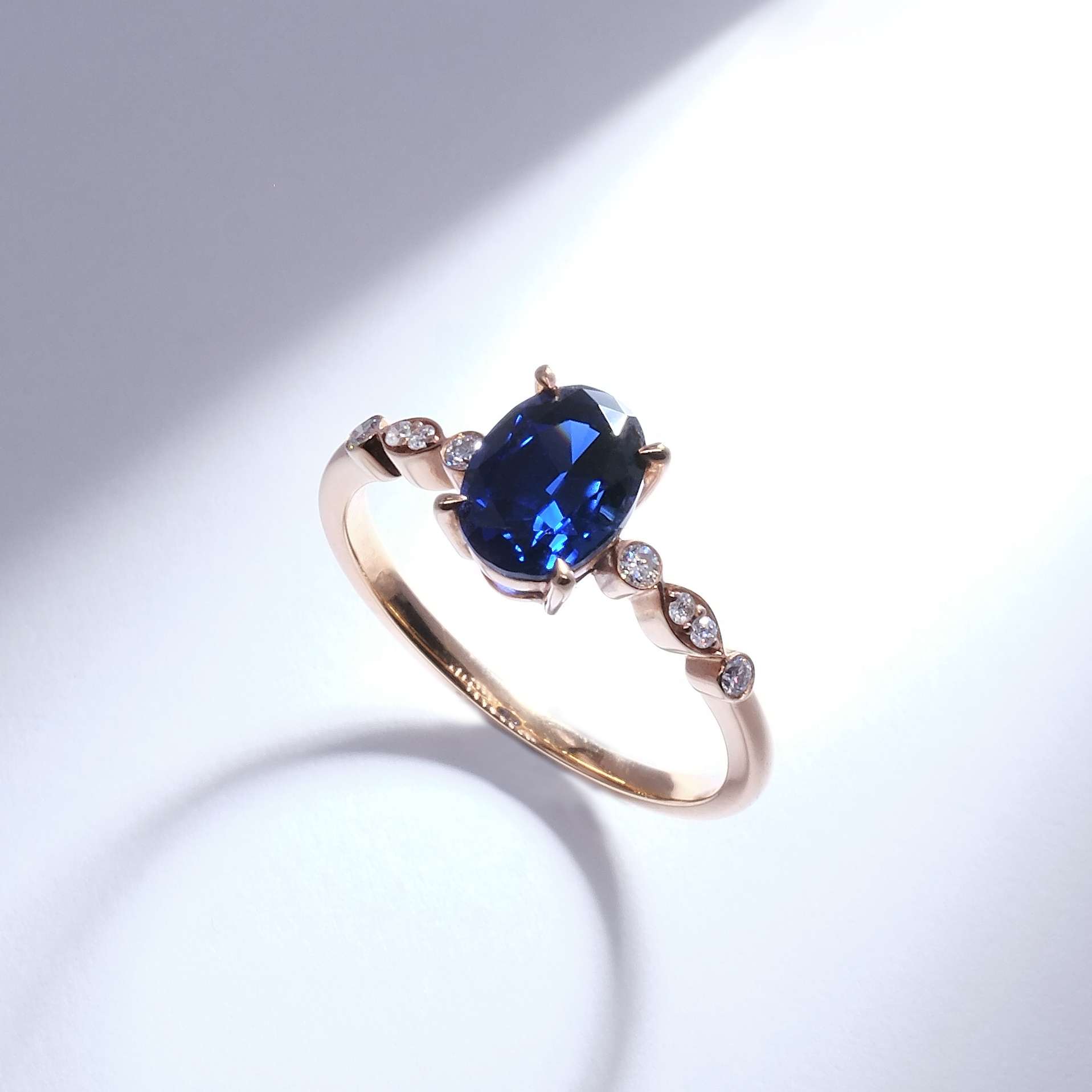 Lab Grown 1.75ct Oval Royal Blue Sapphire Ring IGI 517286324 wt FDR2310